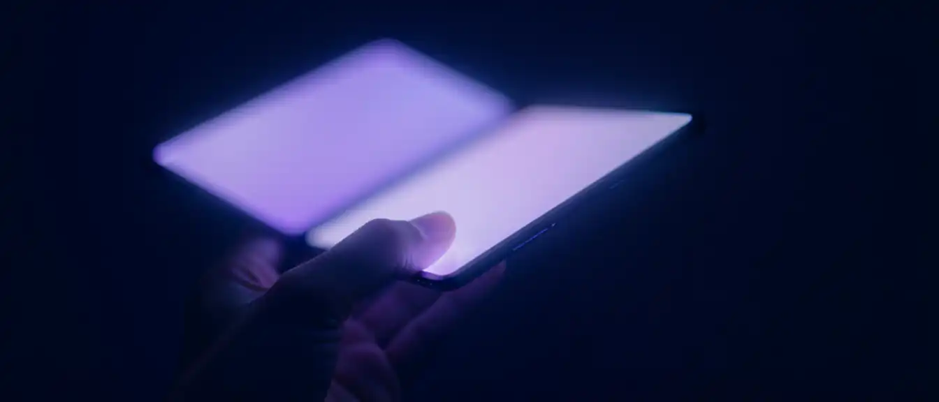Эпоха гибких экранов: Samsung представила флагманскую линейку складных смартфонов и умных часов