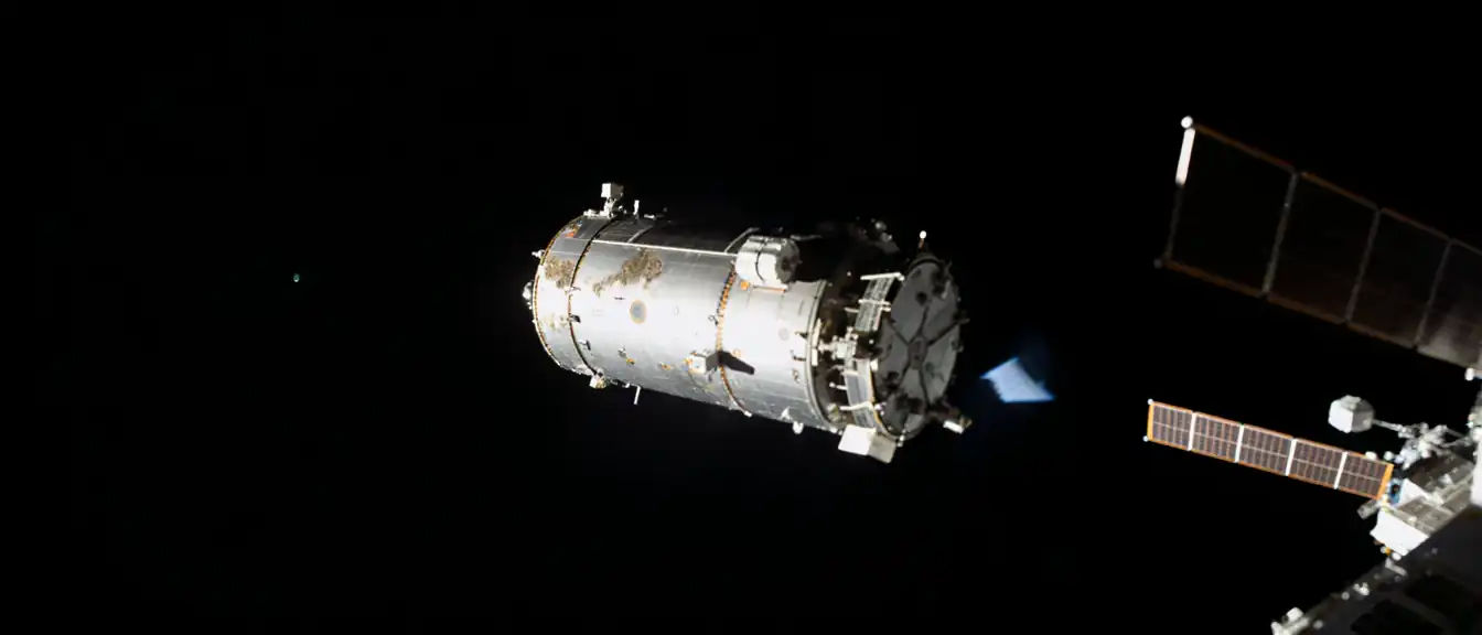 Космический грузовик завершает свой полугодовой рейс к орбитальной станции