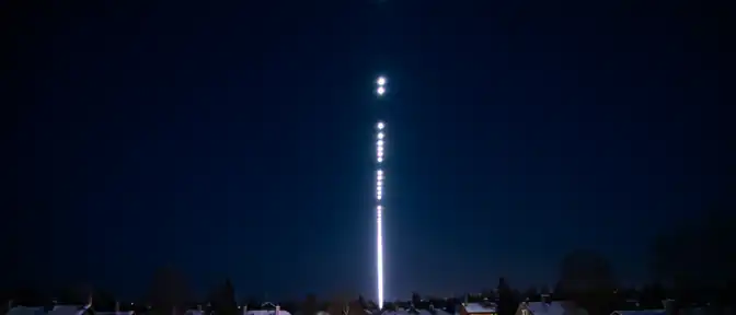 Ночной парад огней: над Подмосковьем пронеслись таинственные светящиеся объекты